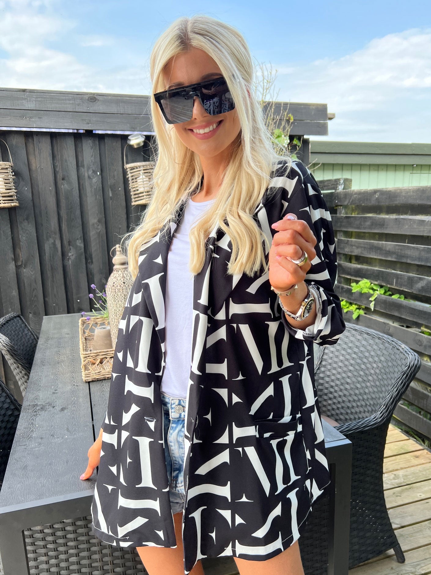 Alberte - Blazer med hvid skrift